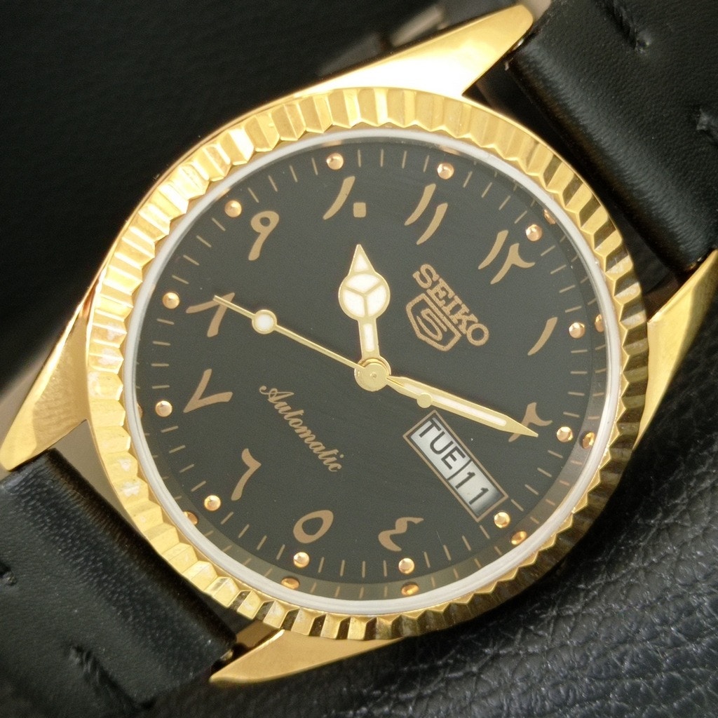 Vintage 1986 Seiko Automatic Mens Gold Watch WDaydate Gold Accents Vintage 1986 Seiko Automatic Mens Gold Watch WDaydate Gold Accents
